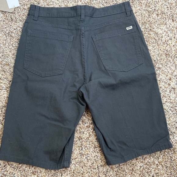 Vans Skater shorts NWT, boys 18 - Picture 2 of 2